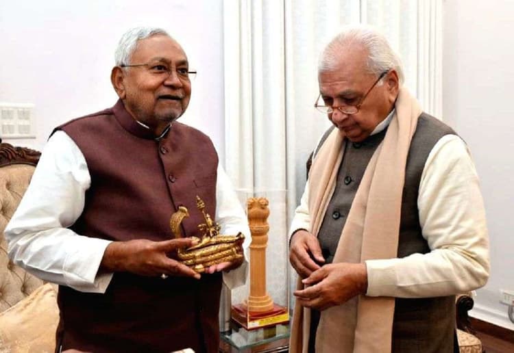 Bihar Politics: राज्यपाल से मिलने राजभवन पहुंचे नीतीश कुमार, इन मुद्दों पर होगी बात