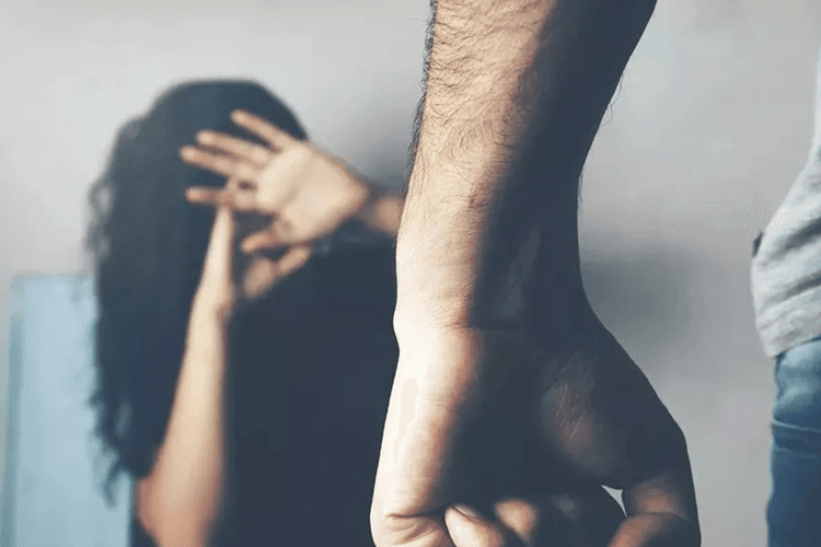 “घरवालों से पैसे मांगों, नहीं तो धंधा करवाऊंगा”, निकाह के कुछ ही दिनों बाद पति करने लगा प्रताड़ित, थाने पहुंची महिला