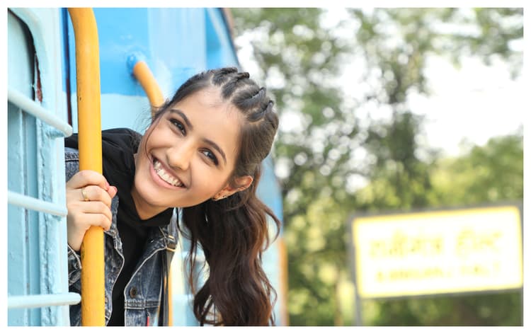 Della Bella Badlegi Kahani Movie :अभिनेत्री आशिमा ने कहा यह पॉजिटिव के साथ प्रोग्रेसिव फिल्म