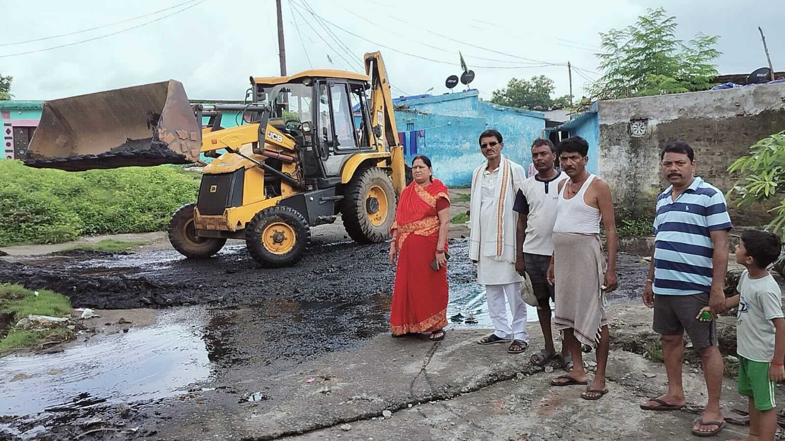 Bokaro News : कई घरों में घुसा बड़ा नाला का पानी, लोग परेशान