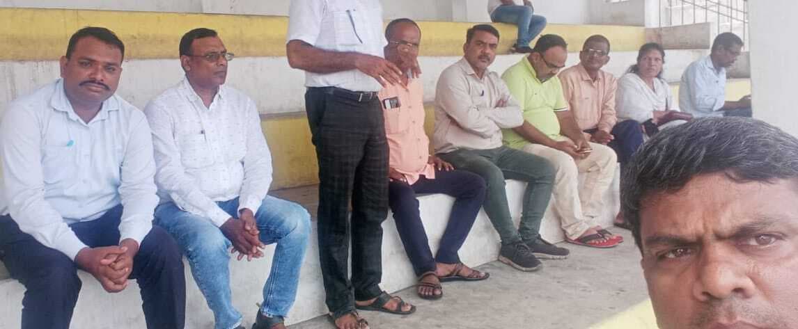 Dhanbad News: शिक्षकों को स्पष्टीकरण से रोष, आज डीएसइई से मिलेगा संघ