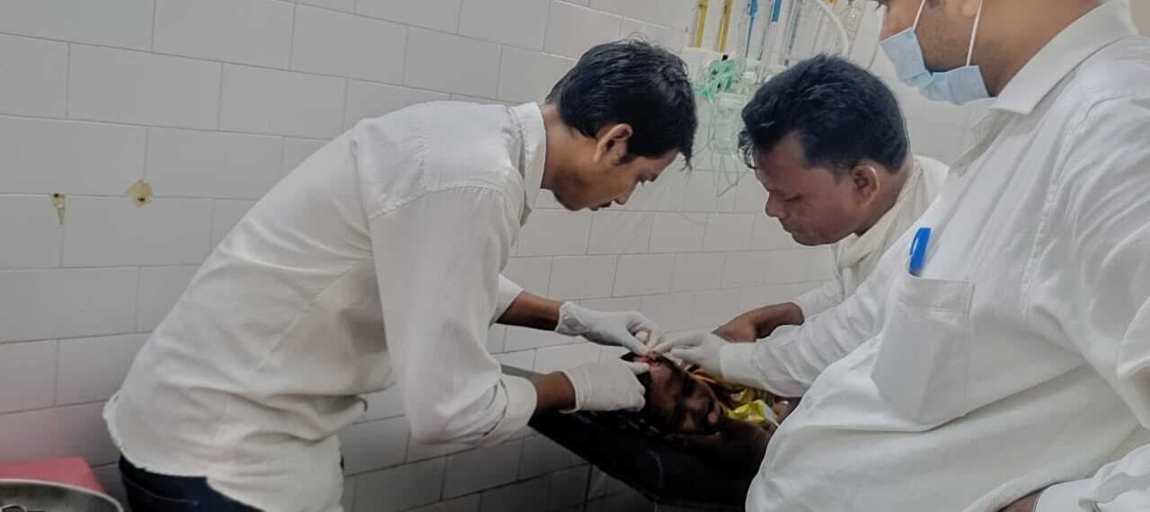 बाइक से पिता-पुत्र गिर, दोनों घायल