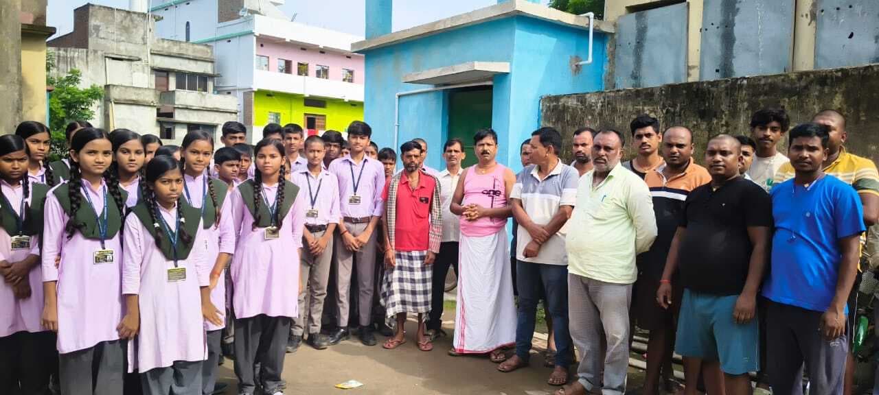 विद्यालय से जलमीनार के सोलर प्लेट चोरी, पेयजल आपूर्ति ठप