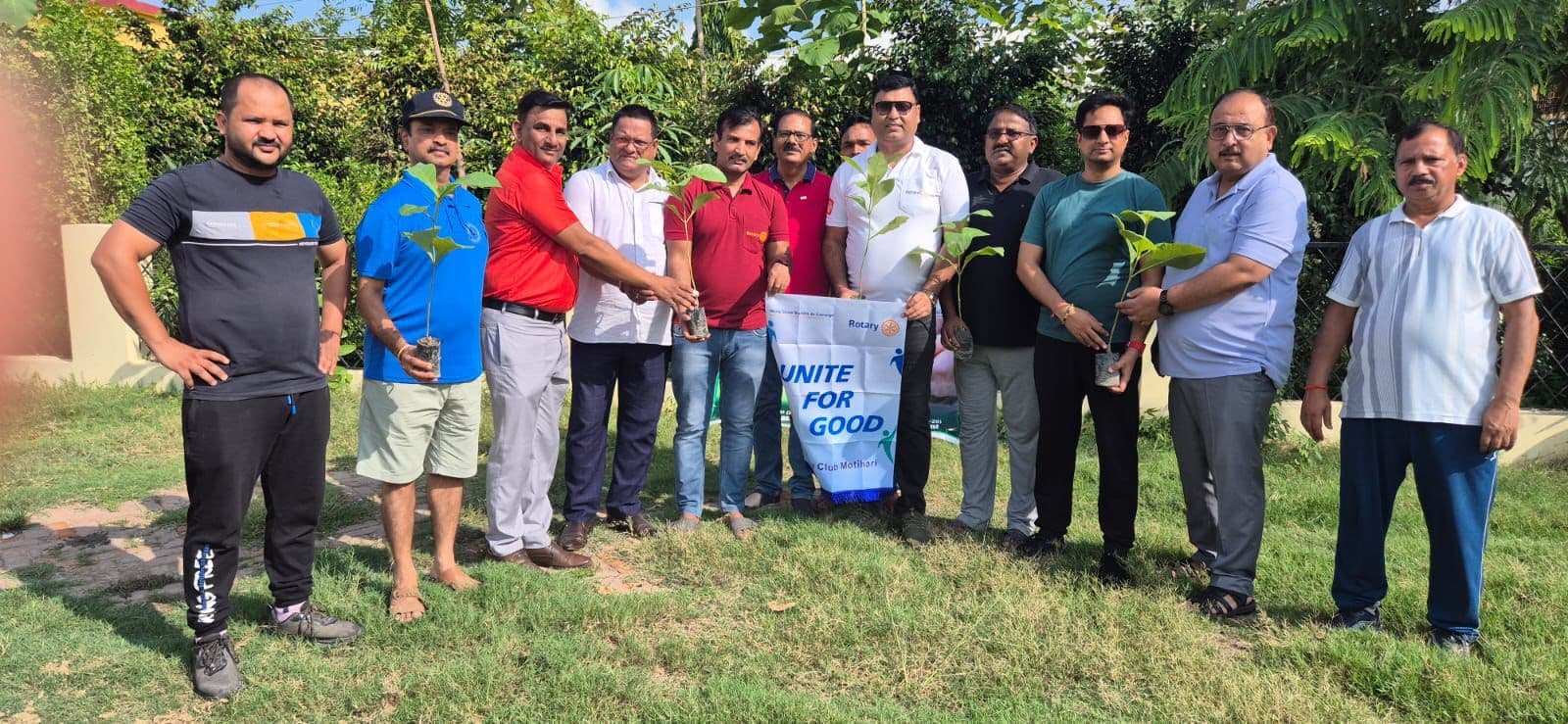 Motihari: रोटरी क्लब ने पौधरोपण से की नए सत्र की शुरूआत