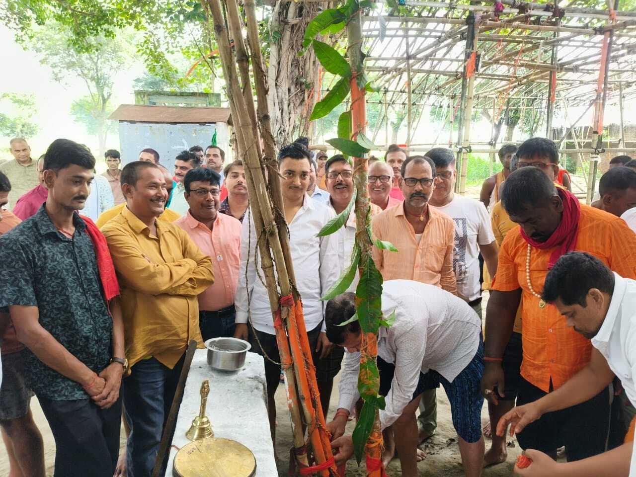 बोलबम सेवा समिति चैरिटेबल ट्रस्ट ने शिविर का किया ध्वजारोहण