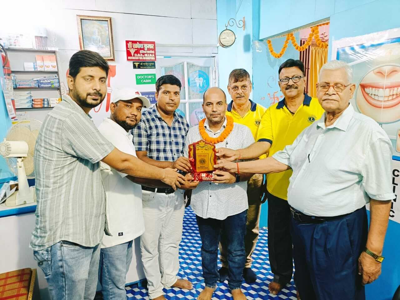 लायंस क्लब ने चिकित्सकों व चार्टर्ड अकाउंटेंट्स को किया सम्मानित