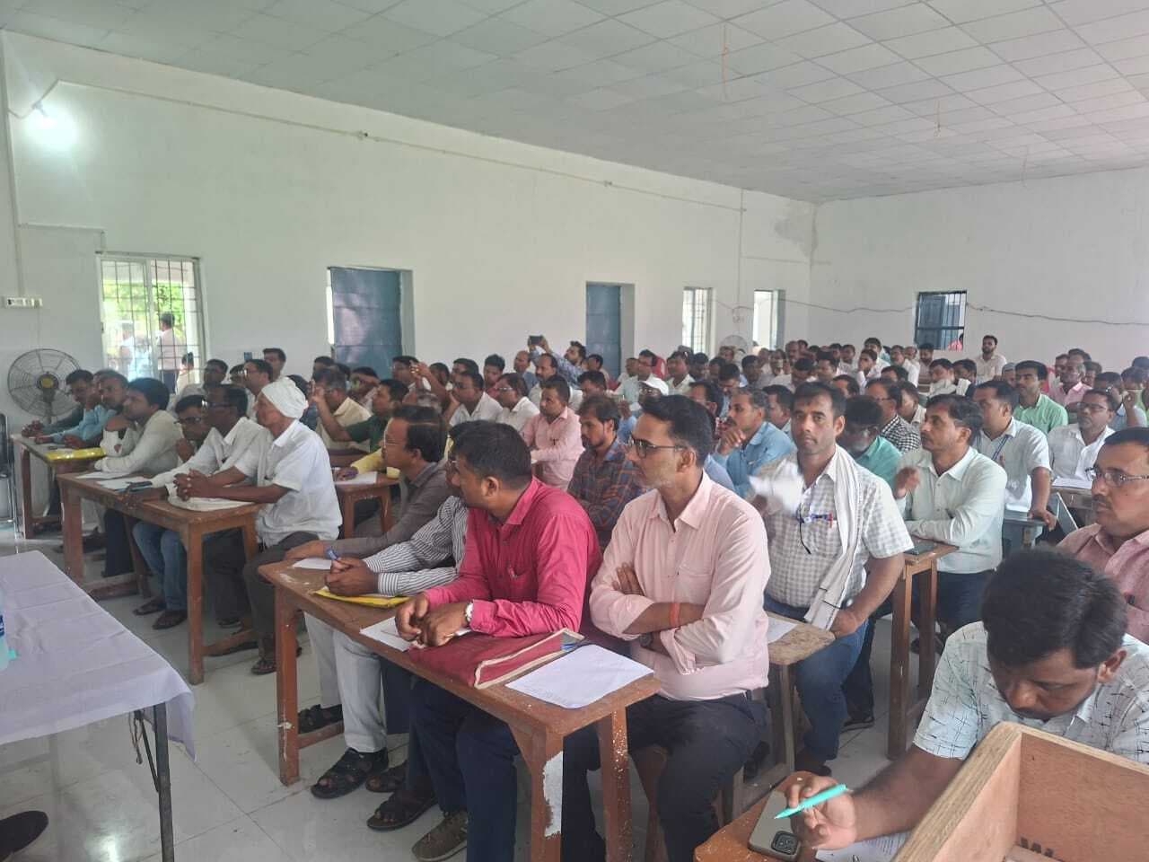 भोरे में मतदाता सूची गहन पुनरीक्षण को लेकर बीएलओ-सुपरवाइजर की हुई बैठक