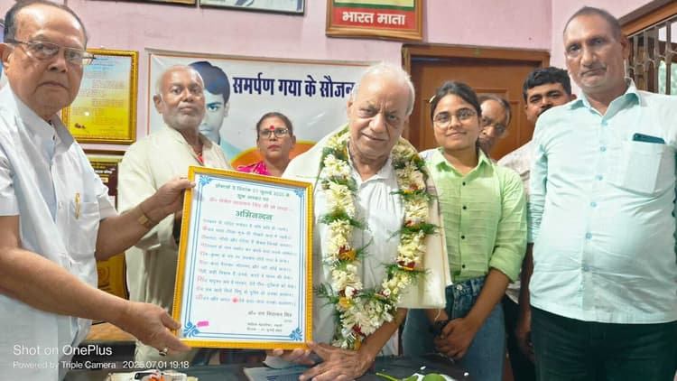 चिकित्सा दिवस पर डॉ संकेत नारायण का सम्मान
