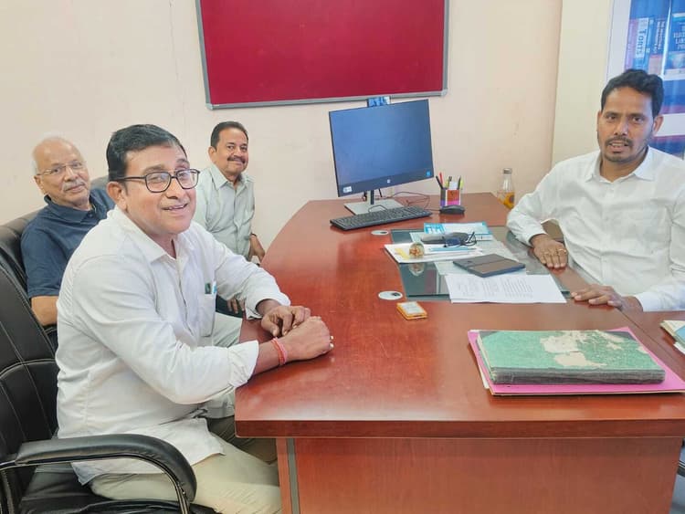 Jamshedpur news. बुजुर्गों को जागरूक करने व कानूनी हक दिलाने में डालसा सहयोग करेगा : सचिव