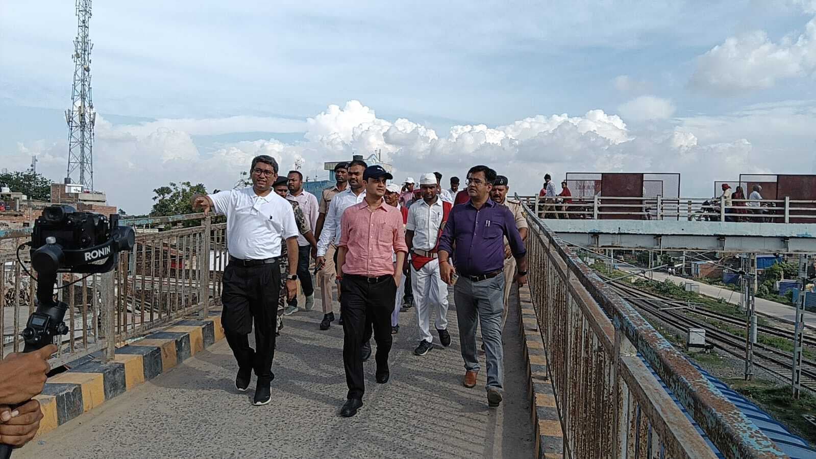 Madhubani News : रेल ओवर ब्रिज के लिए किया निरीक्षण