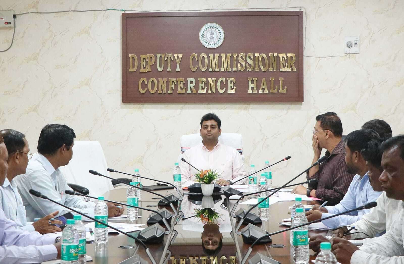 Chaibasa News : निष्क्रिय छात्रवृत्ति खातों व साइकिल वितरण पर जोर