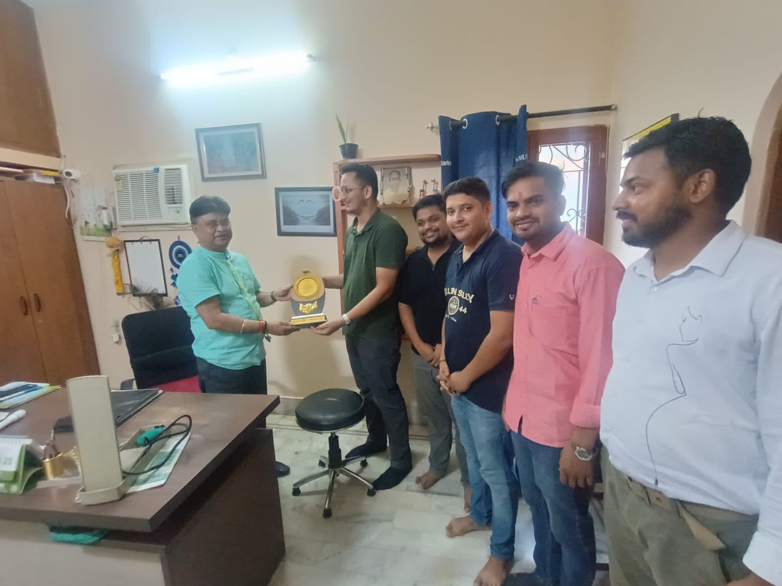 Chaibasa News : सेवा व समर्पण के प्रतीक हैं चिकित्सक