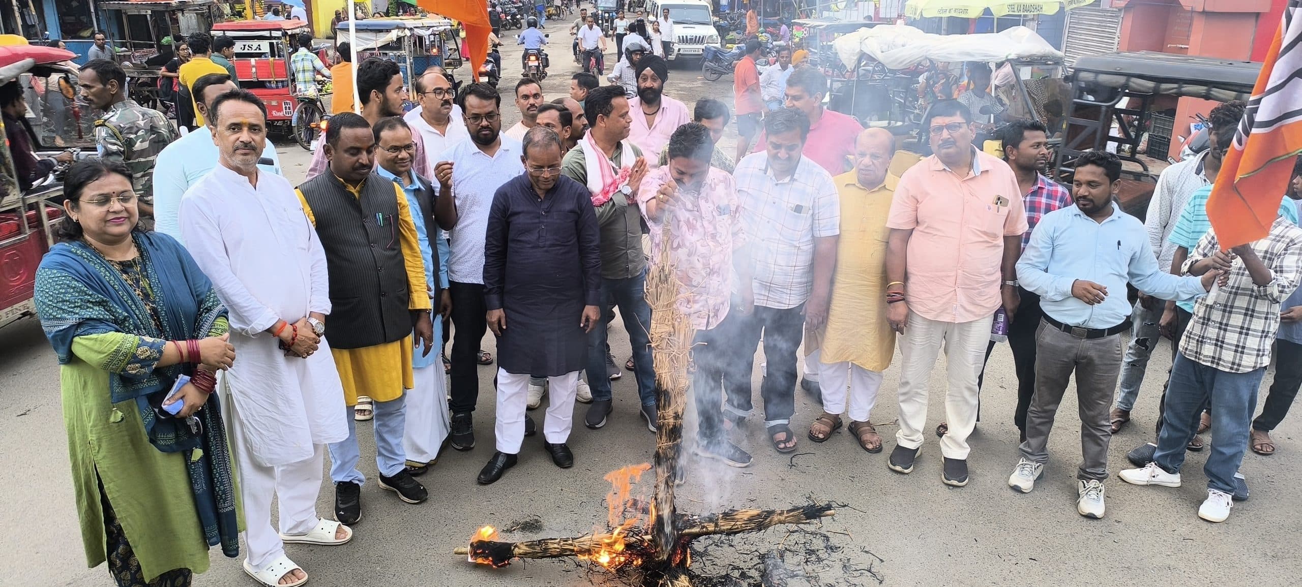 Giridih News:भाजपा ने फूंका मुख्यमंत्री का पुतला