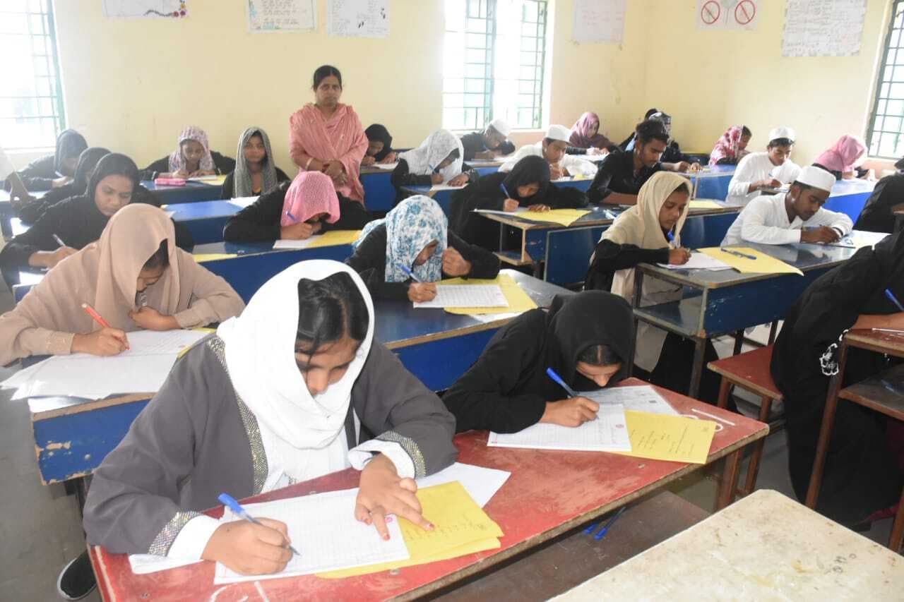 Dhanbad News: मध्यमा, वस्तानिया व फोकानिया की परीक्षाएं शुरू