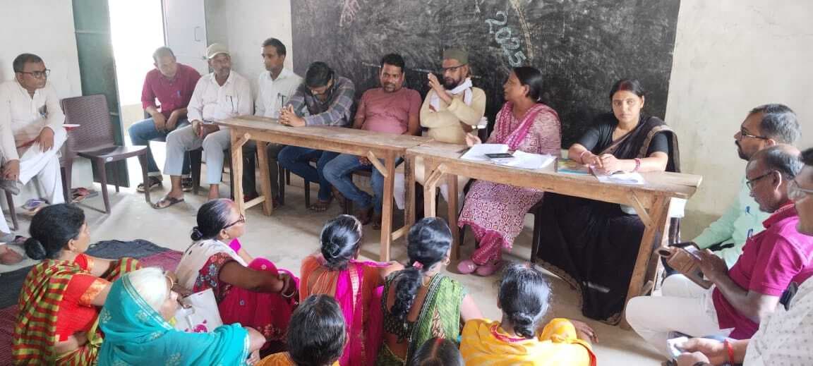 नगर पर्षद क्षेत्र में आशा चयन को लेकर हुई आमसभा रही हंगामेदार