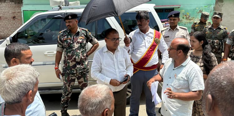 अपने अधिकारों के प्रति सजग रहें मतदाता : डीएम