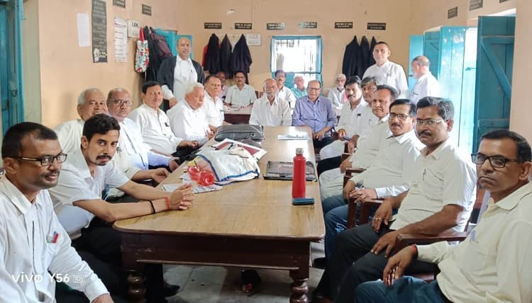 अधिवक्ताओं ने मांगों के समर्थन में बुलंद की आवाज