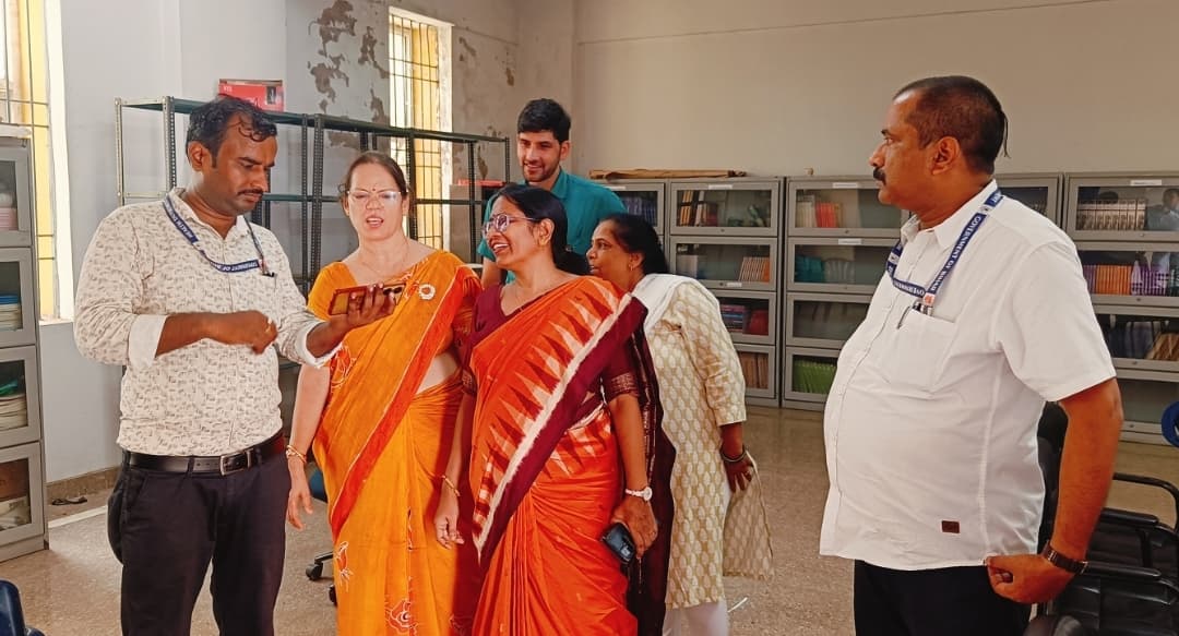 Motihari: आइएनसी की टीम ने एएनएम स्कूल का किया निरीक्षण