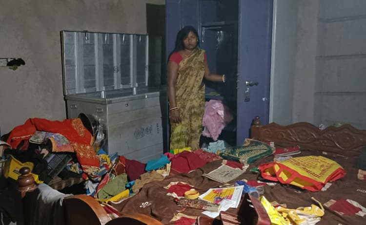 Giridih News :महिला व बच्चे को बंधक बना नगदी समेत साढ़े तीन लाख की लूट