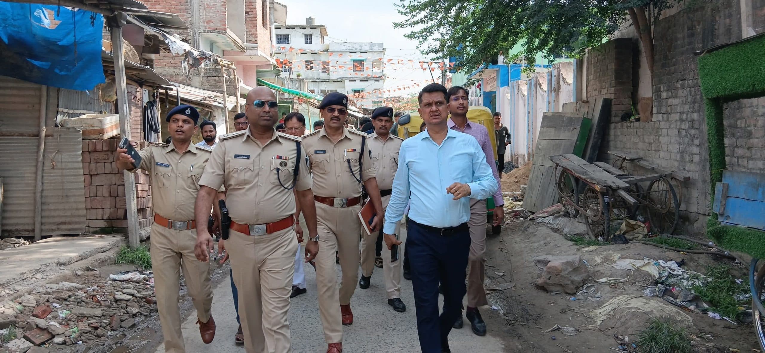 डीएम,एसपी ने मुहर्रम पर्व को लेकर माड़र का किया निरीक्षण, जुलूस की तीसरी आंखें से होगी निगरानी