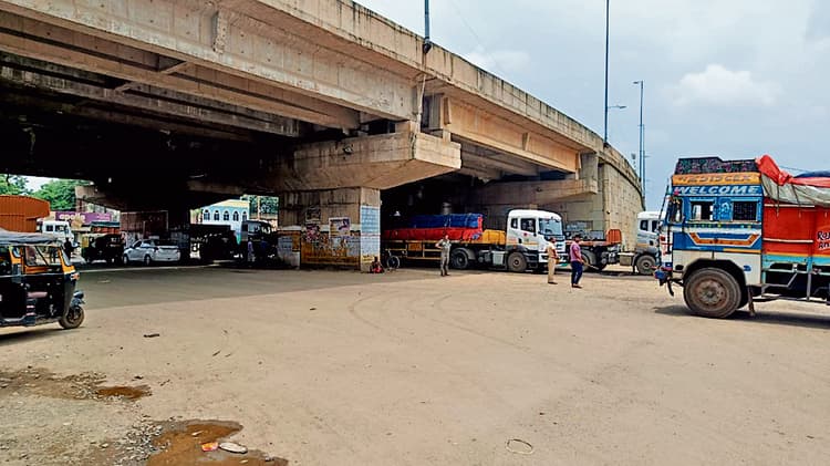 east singhbhum news: बहरागोड़ा में 23 घंटे के बाद जाममुक्त हुआ नेशनल हाइवे