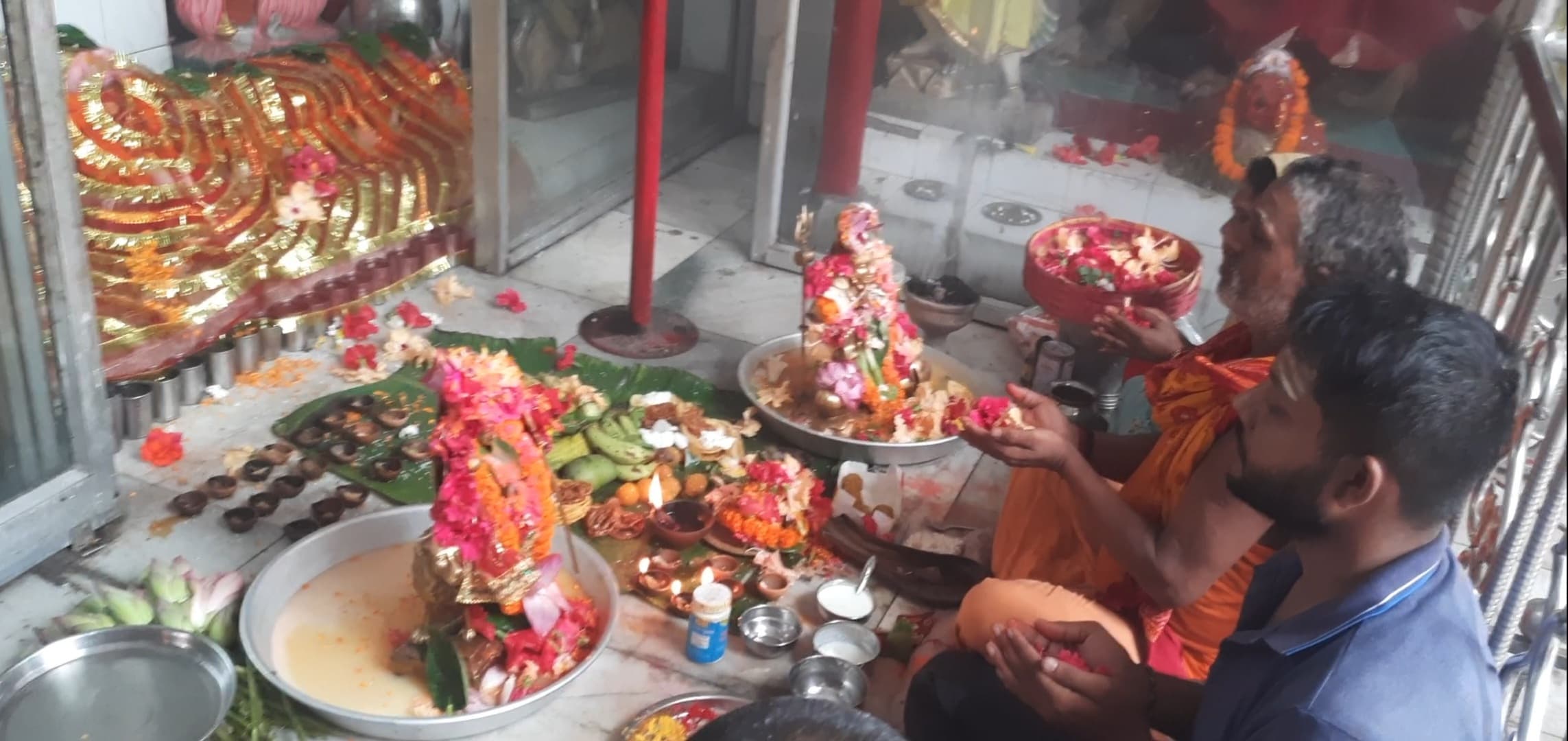 मंत्रोच्चार के साथ देवी महागौरी की पूजा, सिद्धिदात्रि का अनुष्ठान आज