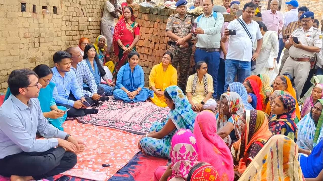 मतदाता पुनरीक्षण कार्य में किसी भी तरह की लापरवाही बर्दाश्त नहीं होगी : डीएम