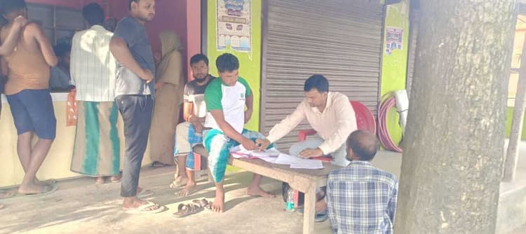 ग्रामीणों ने सर्वे अमीन पर अवैध वसूली का लगाया आरोप