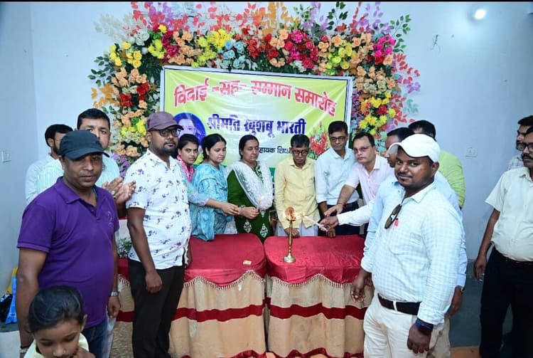 शिक्षिका के स्थानांतरण पर सम्मान समारोह का आयोजन