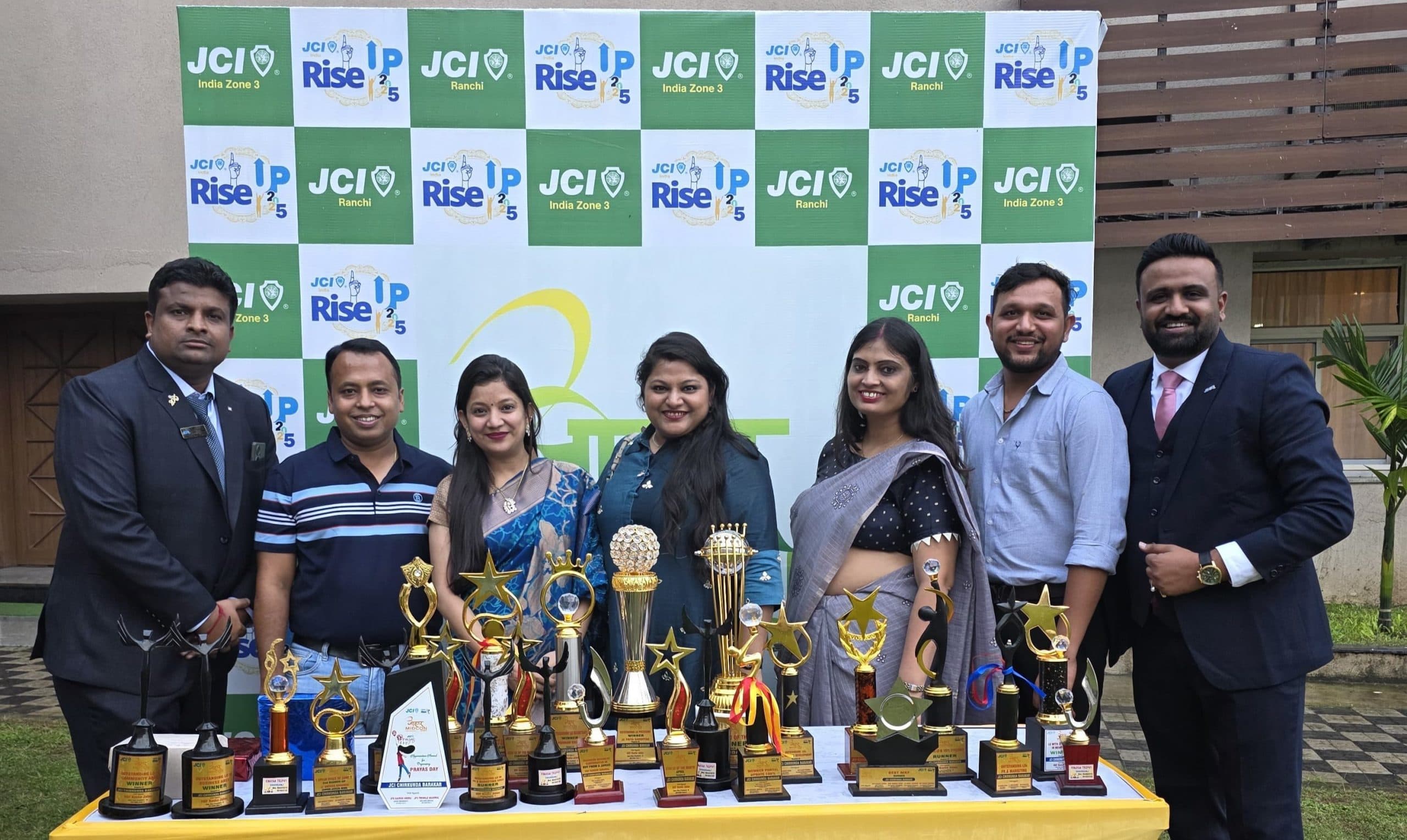 Dhanbad News : जेसीआइ चिरकुंडा-बराकर अध्याय ने मिडकॉन में जीते 26 पुरस्कार