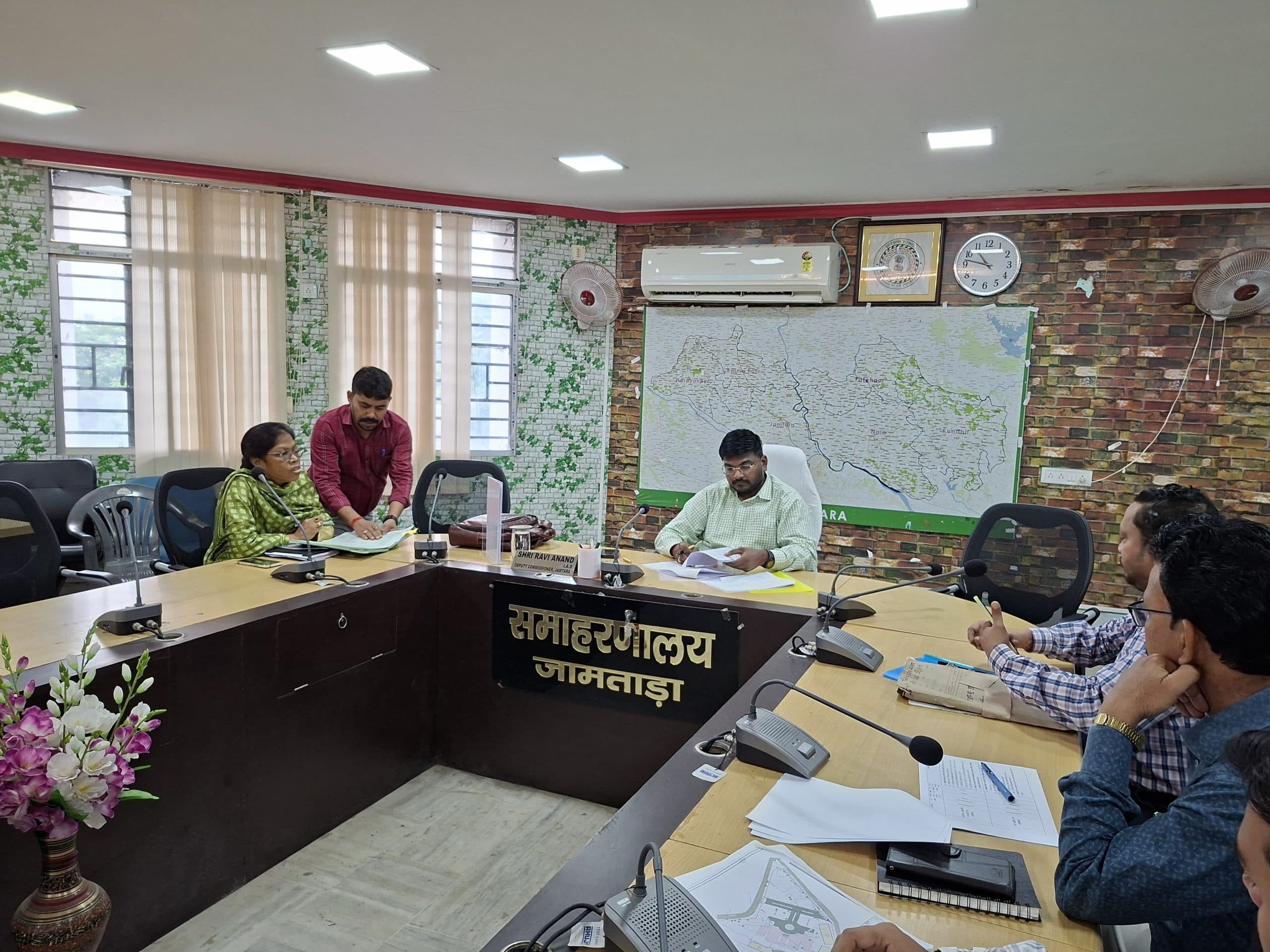 सड़क परियोजनाओं में लापरवाही पर होगी सीधी कार्रवाई: डीसी