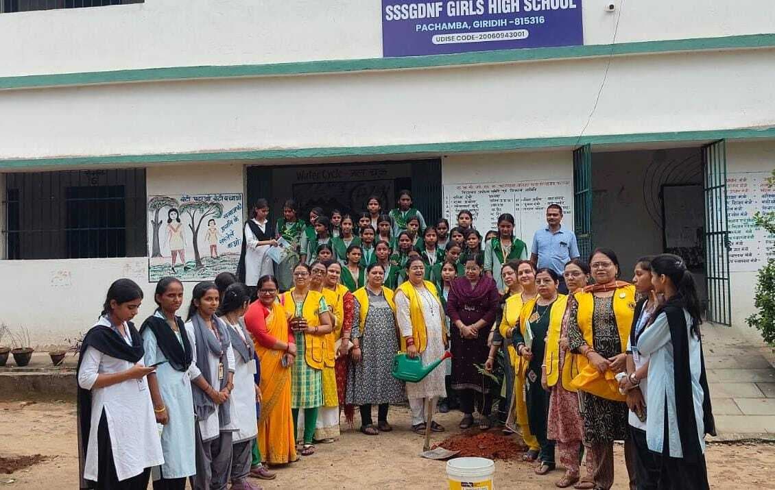 Giridih News :लायंस क्लब ऑफ गिरिडीह जागृति ने किया पौधरोपण