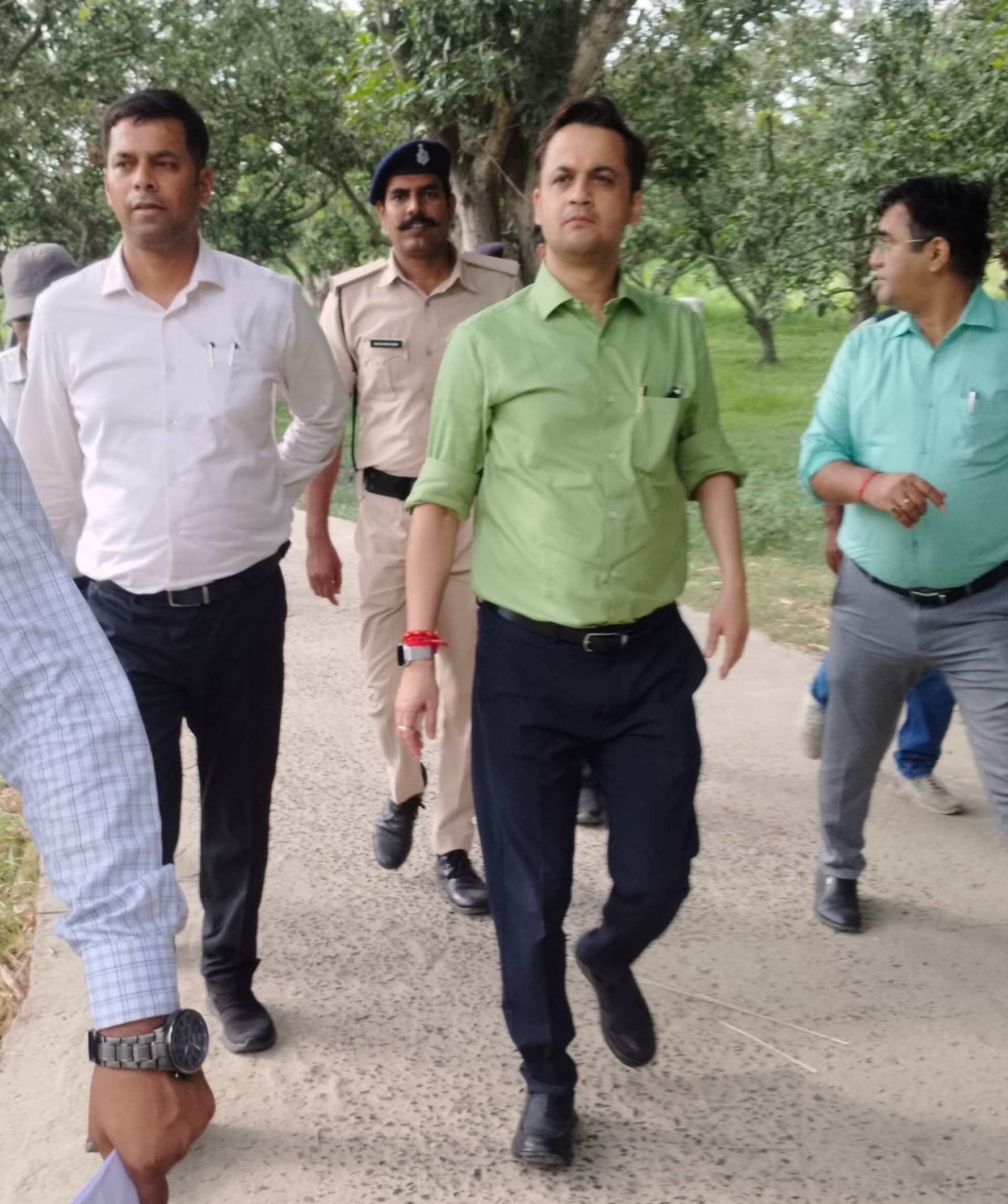 Madhubani News : लोहना में विकसित किए जाने वाले औद्योगिक क्षेत्र को लेकर डीएम ने किया स्थल निरीक्षण