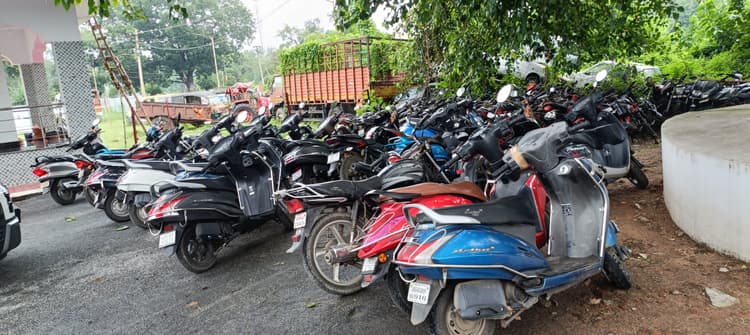 Bokaro News : निजी विद्यालयों के पास चला विशेष वाहन जांच अभियान