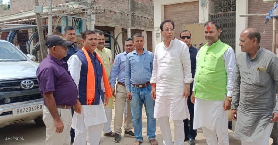 Motihari: सांसद ने सड़क निर्माण में पायी अनियमितता, संवेदक के खिलाफ कार्रवाई का निर्देश