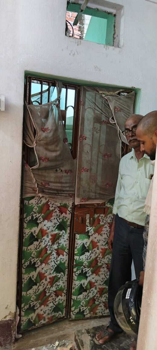 बंद घर से लाखों रुपये के जेवर व नकदी चोरी