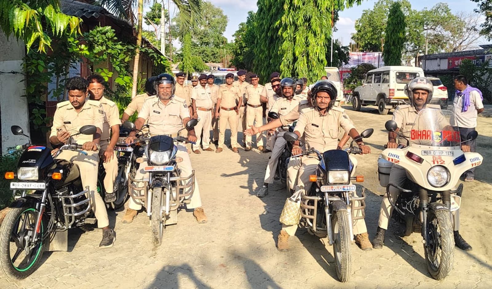 मुहर्रम को लेकर पुलिस ने निकाला फ्लैग मार्च