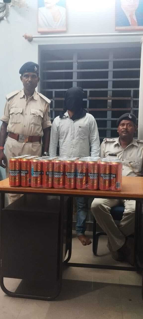 20.5 लीटर शराब के साथ बंगाल निवासी तस्कर गिरफ्तार