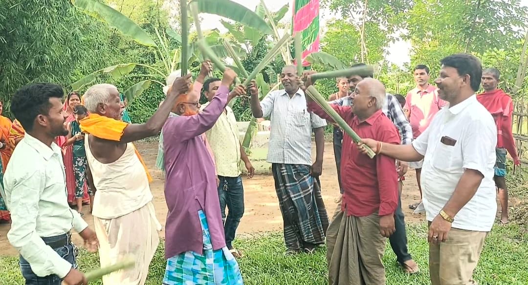 हरिपुर में हिंदू परिवारों ने मजार इमामबाड़ा में झरनी गीत गाया