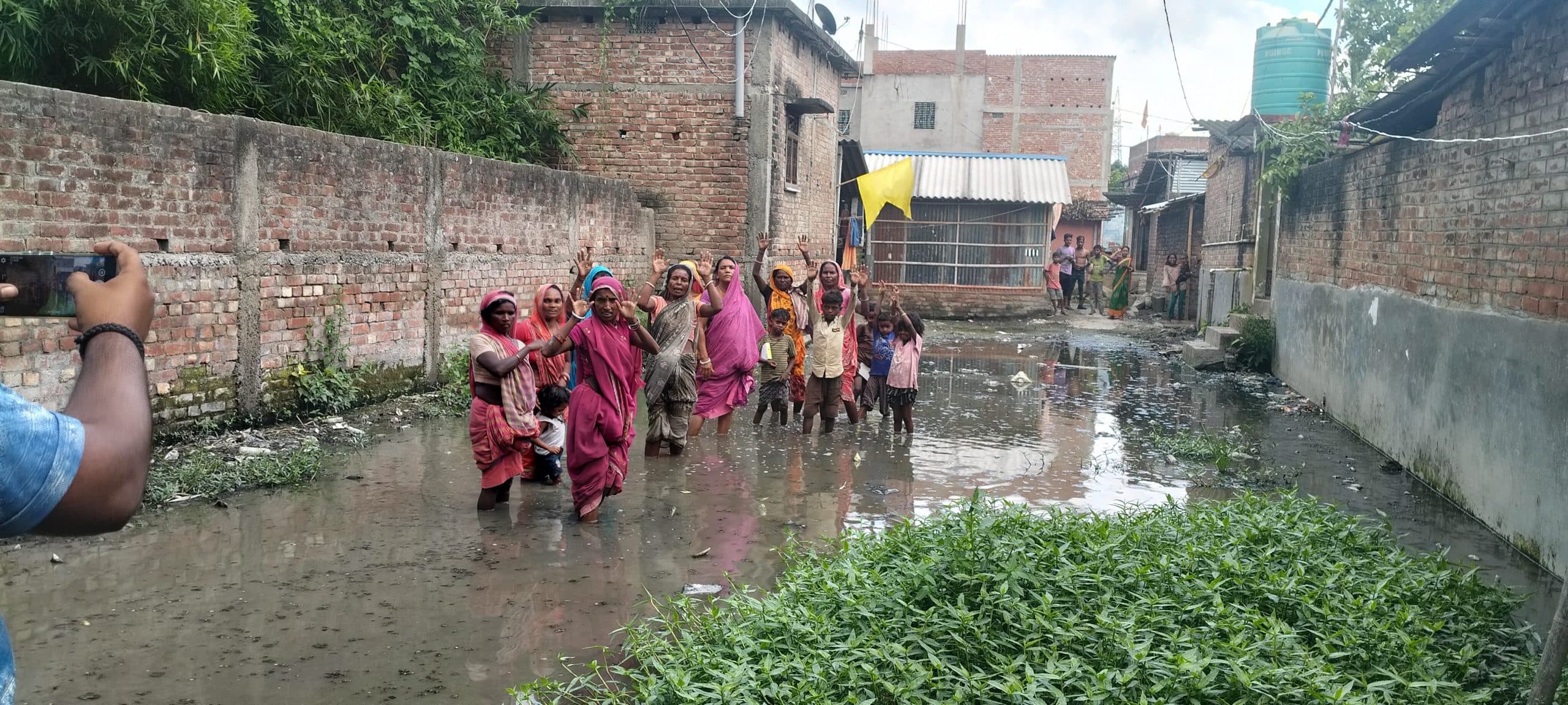 वार्ड छह महादलित टोला में जलजमाव से परेशानी