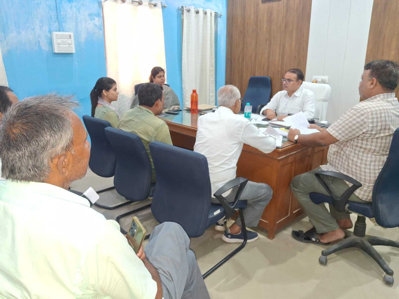 मतदाता सूची विशेष गहन पुनरीक्षण कार्य का एडीएम ने की समीक्षा