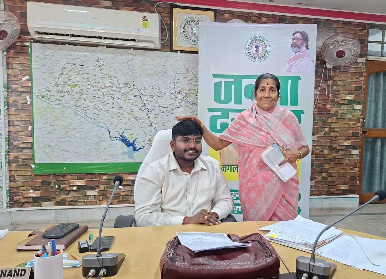 जनता दरबार में कई समस्याओं ऑन स्पॉट समाधान, फरियादियों के चेहरे पर आयी मुस्कान