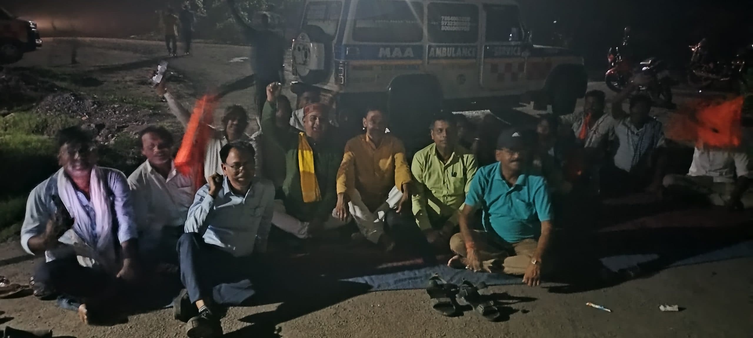 Dhanbad News : इलाज के दौरान कोलकर्मी की मौत, नियोजन को ले शव के साथ धरना