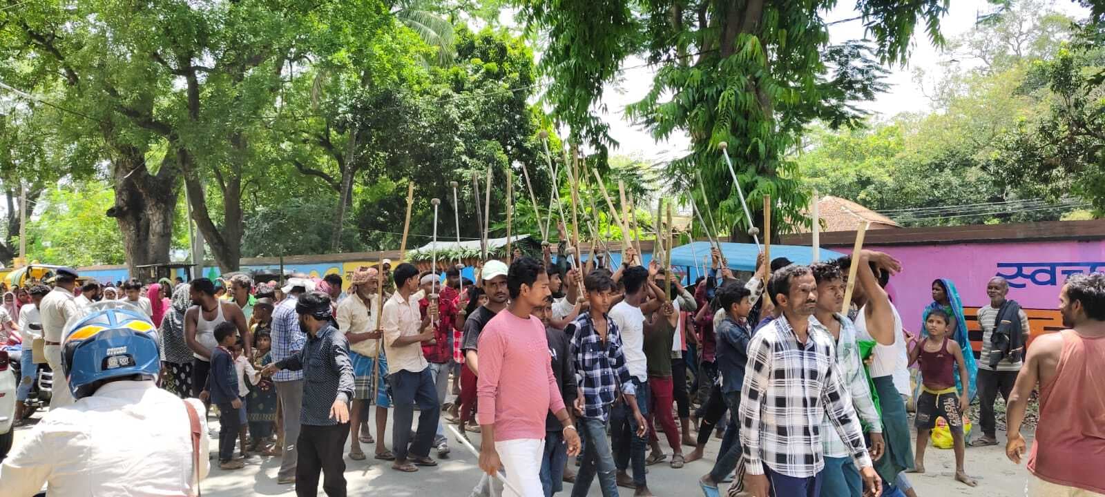 हर्षोल्लास से निकाला गया चौकी मिलन जुलूस, आज निकलेगा ताजिया