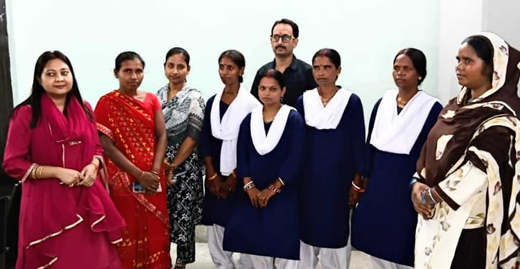 जीविका दीदियों ने संभाली सदर प्रखंड कार्यालय की साफ-सफाई की जिम्मेदारी