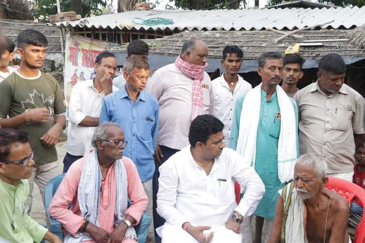 hajipur news. प्रखंडों में सर्पदंश के इलाज की हो उचित व्यवस्था : संजय राय