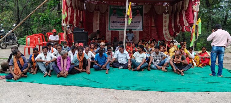 एचपीसी वेतन की मांग कर रहे मजदूरों का धरना छठे दिन भी जारी