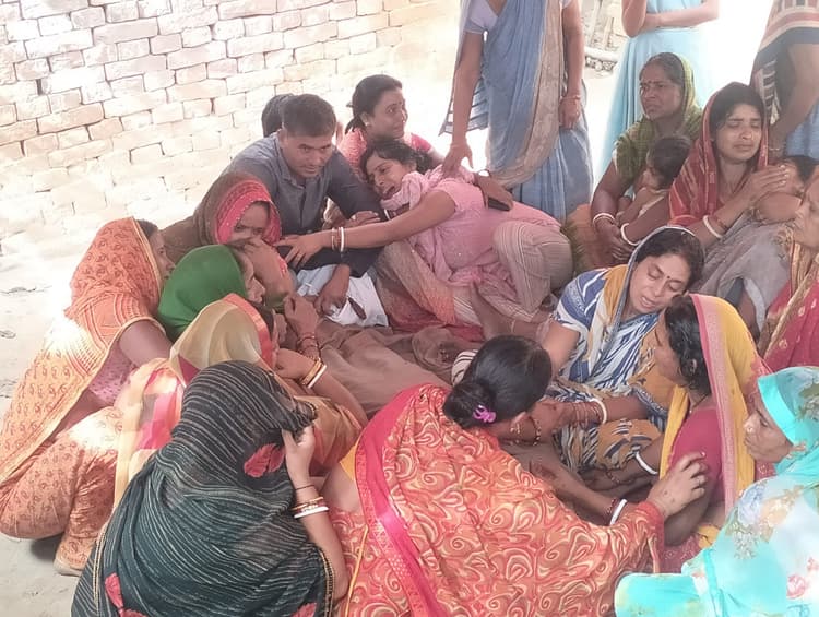 hajipur news. बीएलओ का कार्य निबटाकर घर लौट रहे शिक्षक की अज्ञात वाहन की ठोकर से मौत