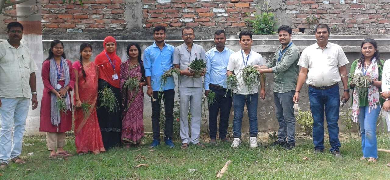 Madhubani News : मधेपुर टीचर ट्रेनिंग कॉलेज में उद्यानिकी एवं पौधा संरक्षण कार्यक्रम का आयोजन