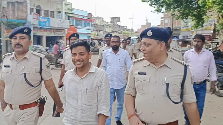 मुहर्रम पर विधि-व्यवस्था को ले किया फ्लैग मार्च